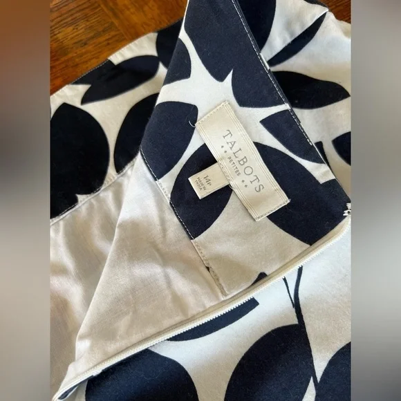 Talbots floral pattern skirt size 14P - Picture 4 of 8